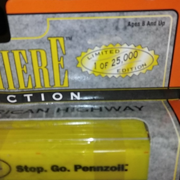 Vintage 1997 matchbox Pennzoil collector figurine - Picture 3 of 8